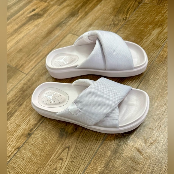 Jordan Sophia Women’s Slide Sandal 7 Venice Off white slide sandal - Picture 9 of 10